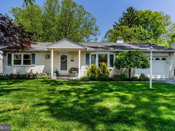 529 Fairway Dr, Camp Hill, PA 17011