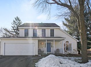8921 Knollwood Dr, Eden Prairie, MN 55347