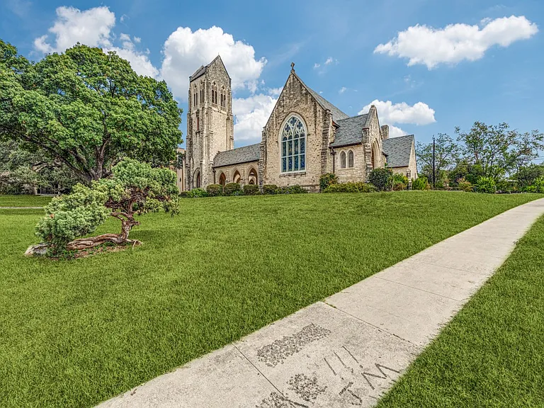 The Landmark at Alamo Heights — Photo 19