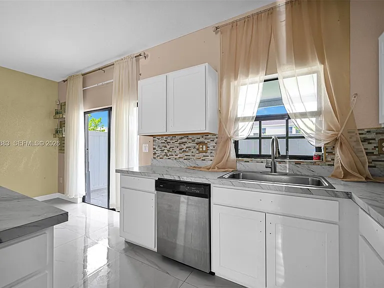 1130 SW 6th Ct — Photo 57