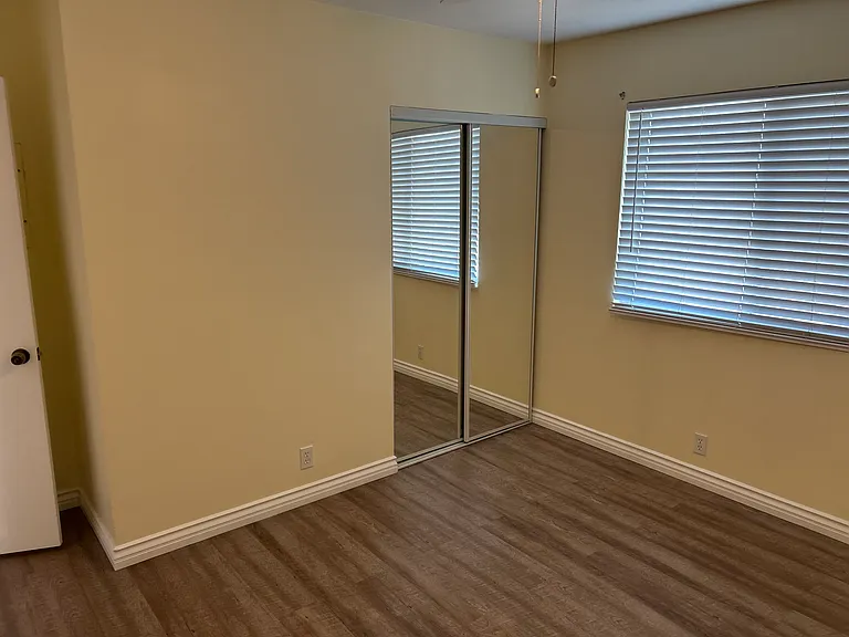 4948 Brighton Ave — Photo 6