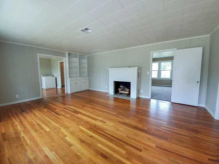 118 W Franklin St — Photo 1