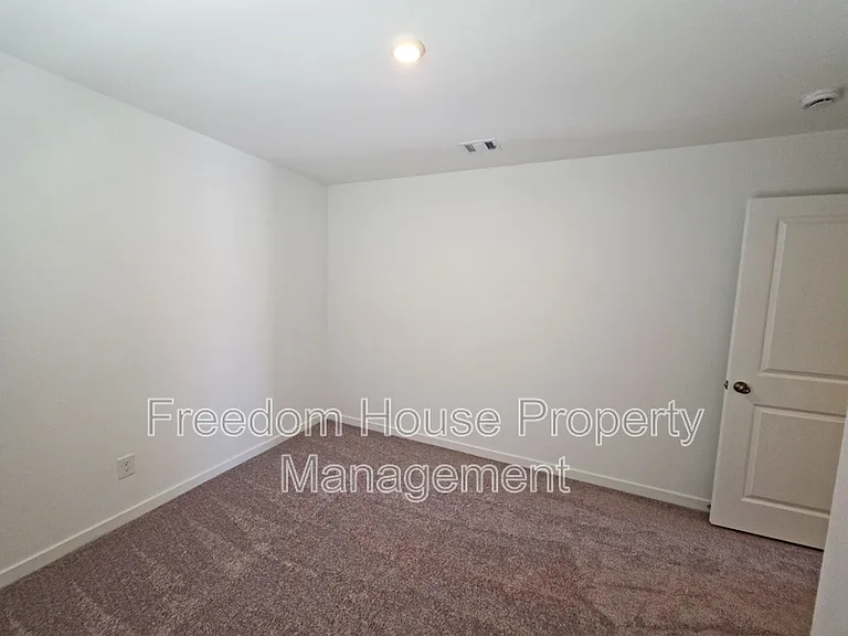 663 E Huyana Wind Dr — Photo 17