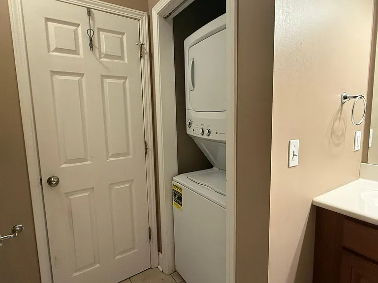 10 Charleston Ct — Photo 17