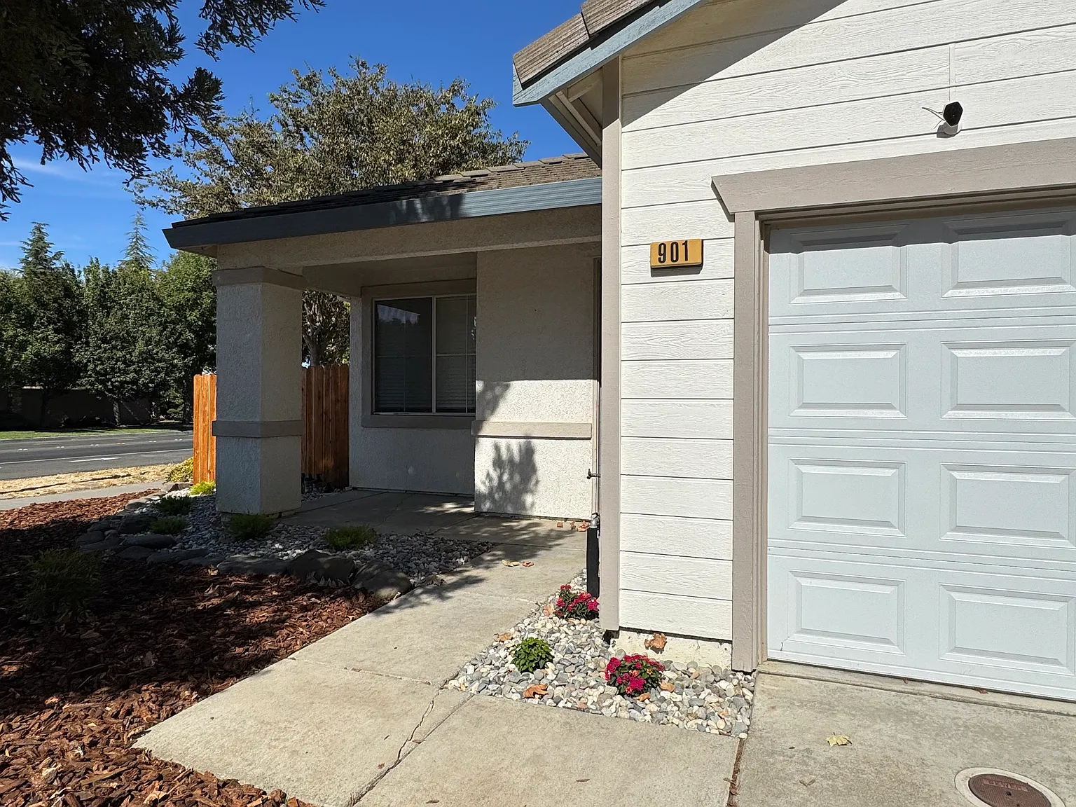 3 bed, 1527 sqft, $2,950 — Photo 2
