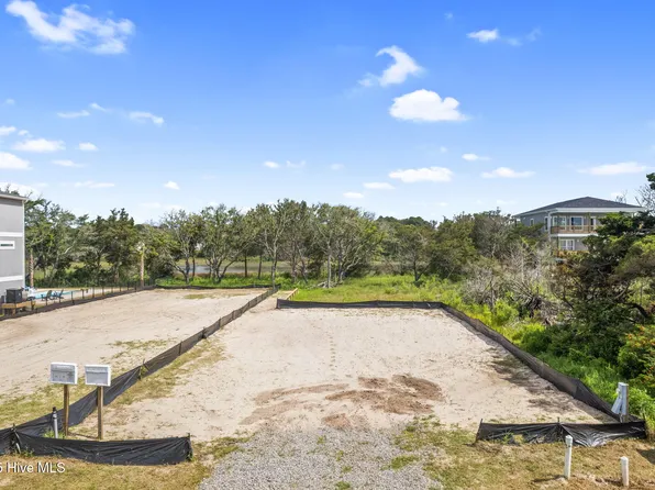 206 W Pelican Drive, Oak Island, NC 28465