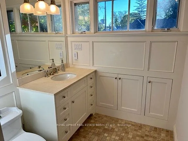 33 Howard Ave — Photo 23