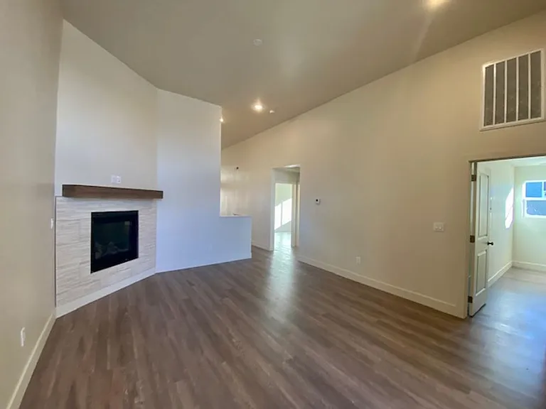 939 S 25 W — Photo 3