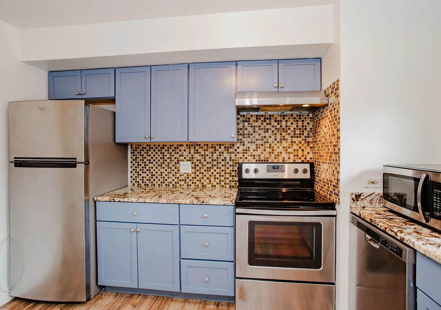 1 bed, 1.0 bath, 650 sqft, $1,900 — Photo 2