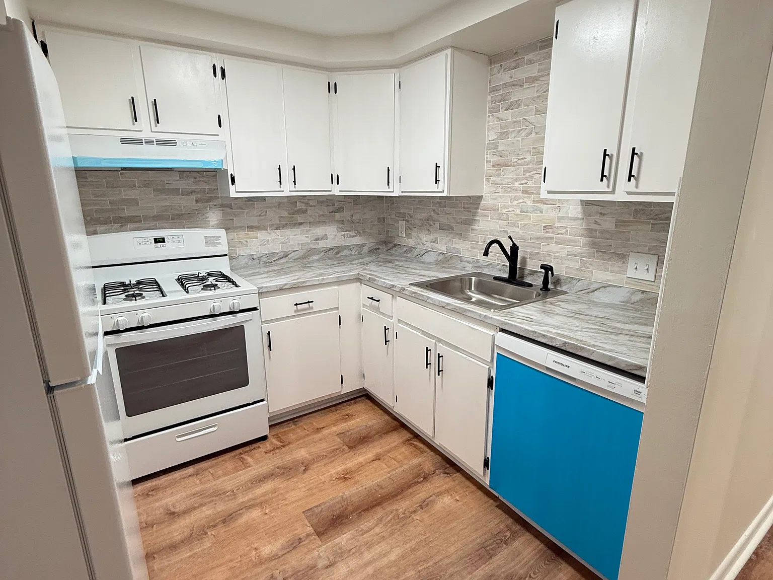 2 bed, 825 sqft, $1,300 — Photo 4