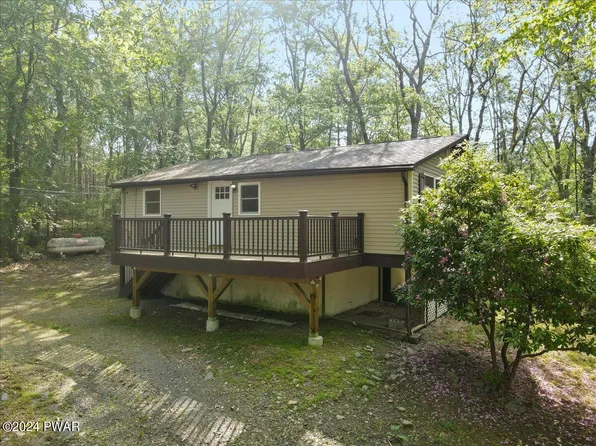 118 Maple St, Dingmans Ferry, PA 18328