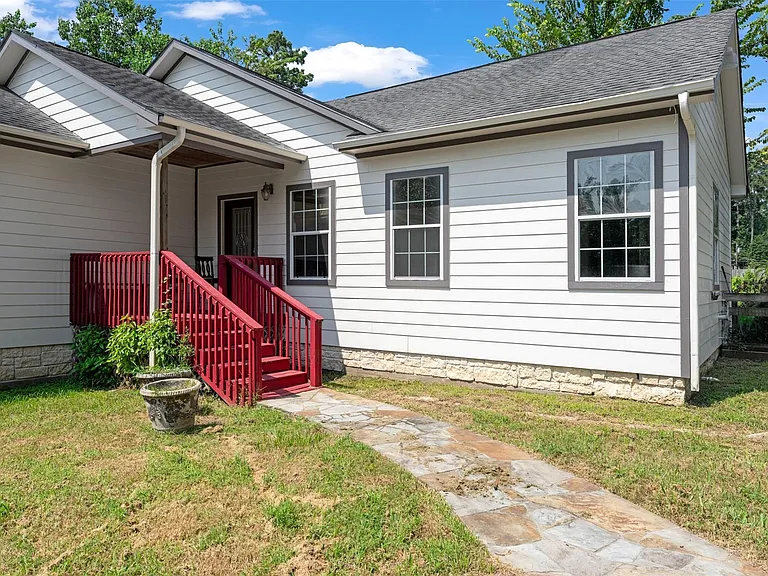 714 Shawnee Dr — Photo 9