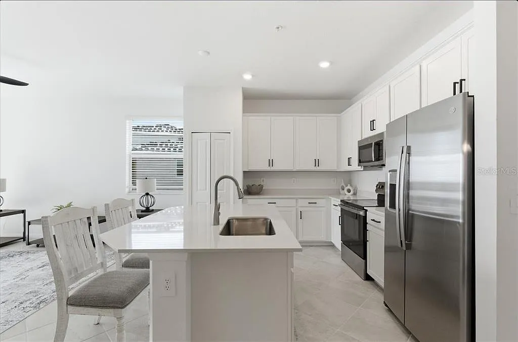 2 bed, 2.0 bath, 1301 sqft, $2,800 — Photo 2