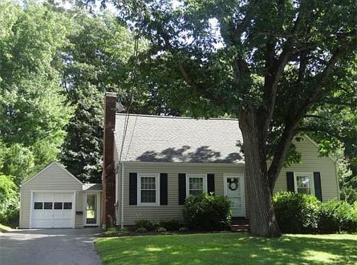 1st image of 4 Brentwood Dr