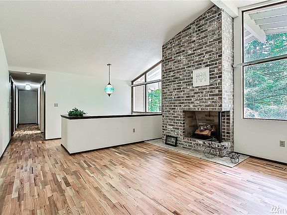 3rd image of 11109 Deepwood Dr SW