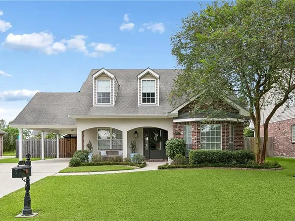 725 Cazalard St, Belle Chasse, LA 70037