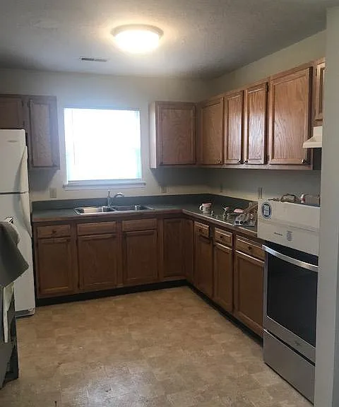 559 Sherman St — Photo 2
