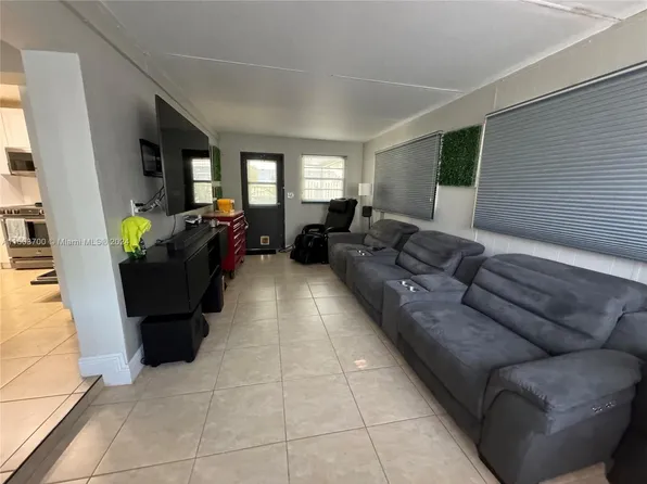 5257 NE 1st Ter, Oakland Park, FL 33334