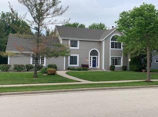 3324 Ridgeline Dr, Waukesha, WI 53188
