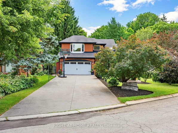 608 Highvalley Rd, Hamilton, ON L9G 3X3
