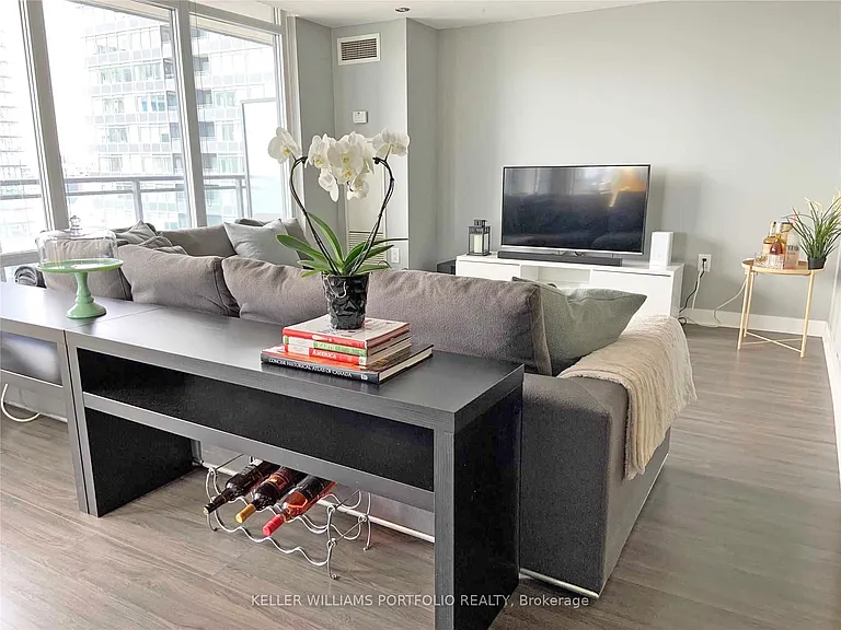 4K Spadina Ave #1618 — Photo 8