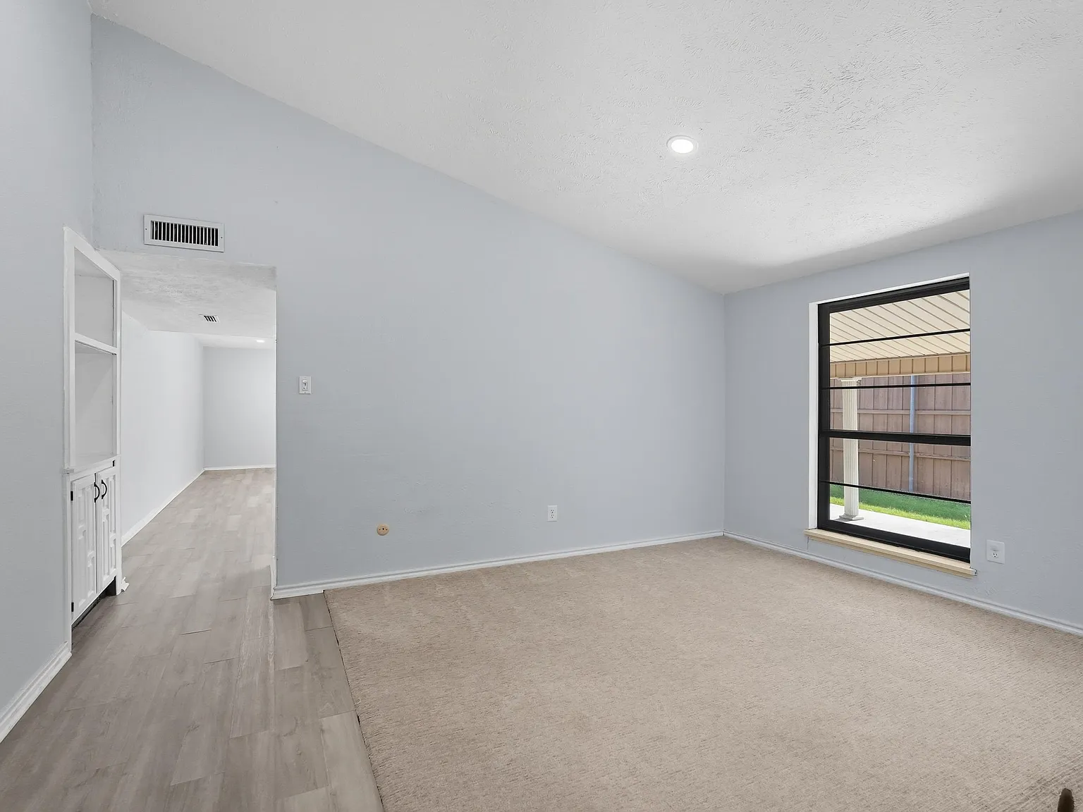 3 bed, 1946 sqft, $2,345 — Photo 4