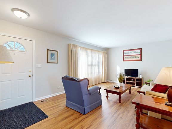 5th image of 1362 Carriage Ln