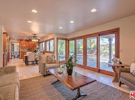 4th image of 76 Flintlock Ln