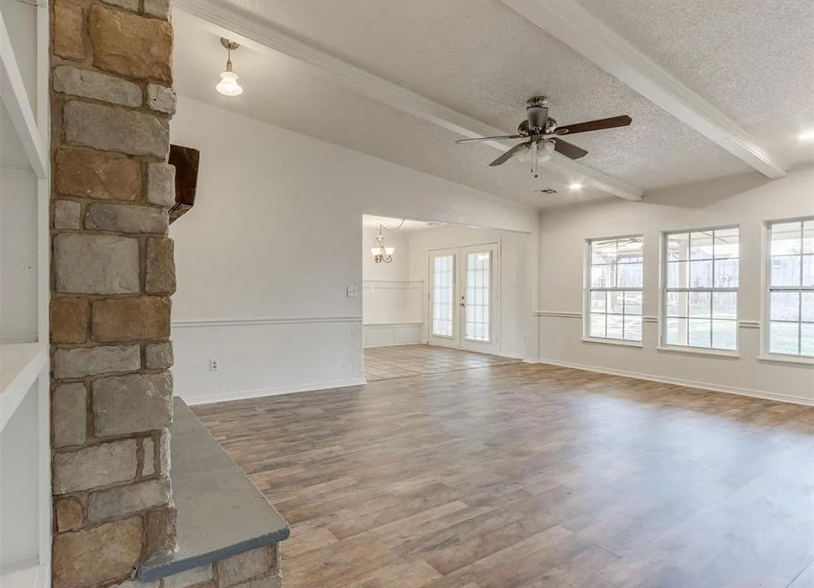 4 bed, 2195 sqft, $2,100 — Photo 4