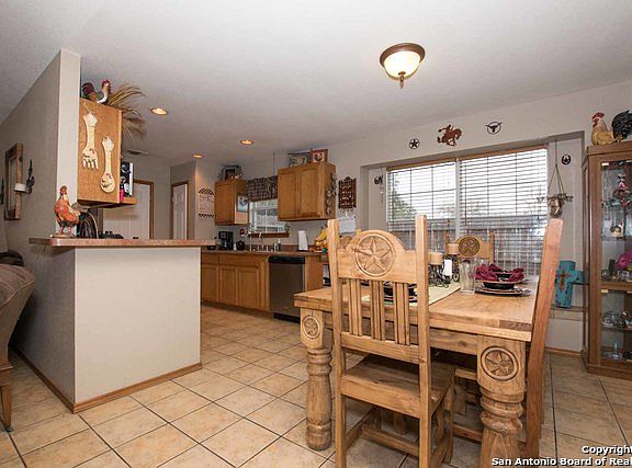 5th image of 510 N Sayers Dr