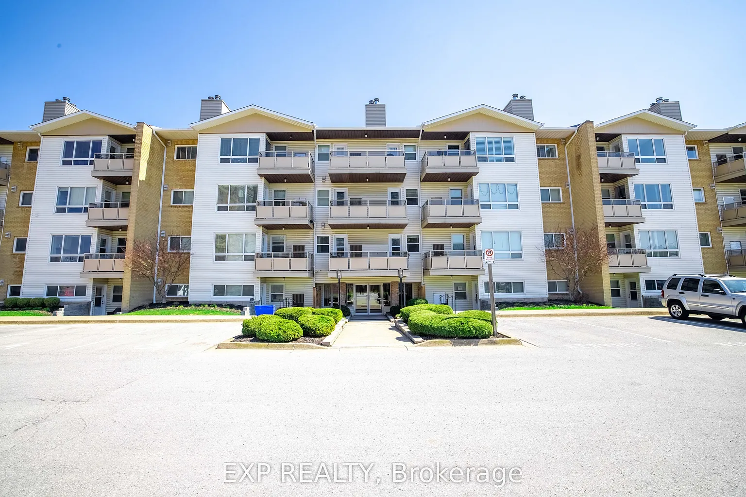 78 Roehampton Ave #120 photo 1