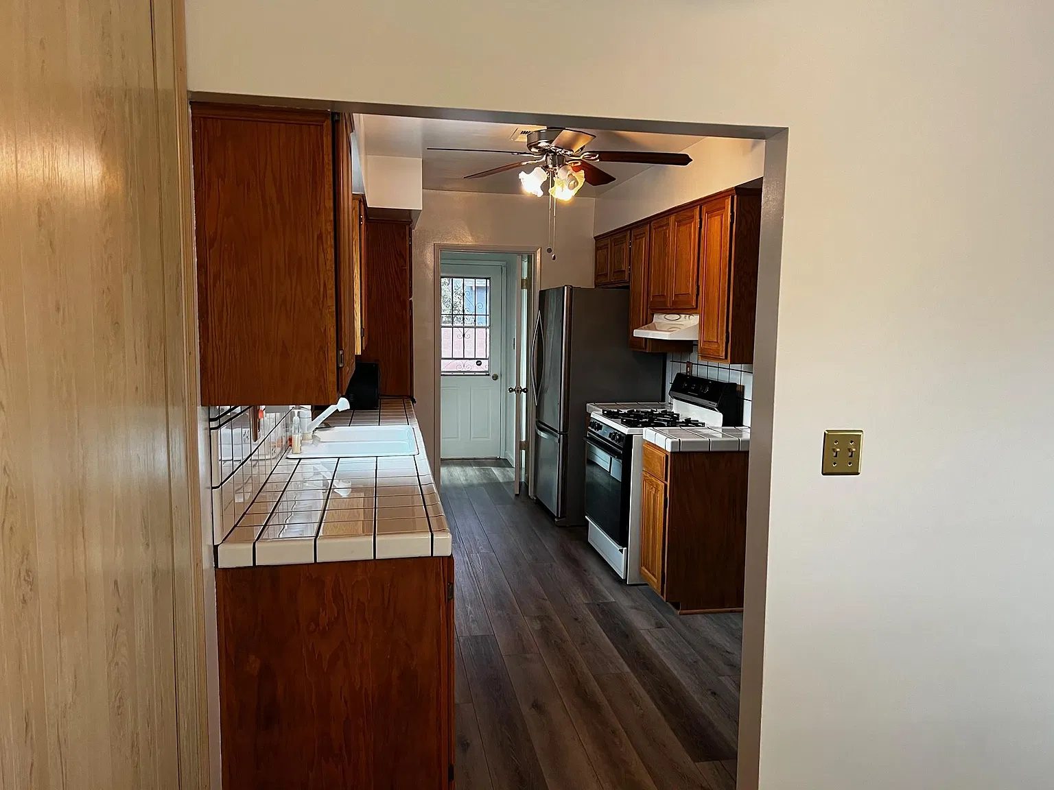 3 bed, 1044 sqft, $3,350 — Photo 4
