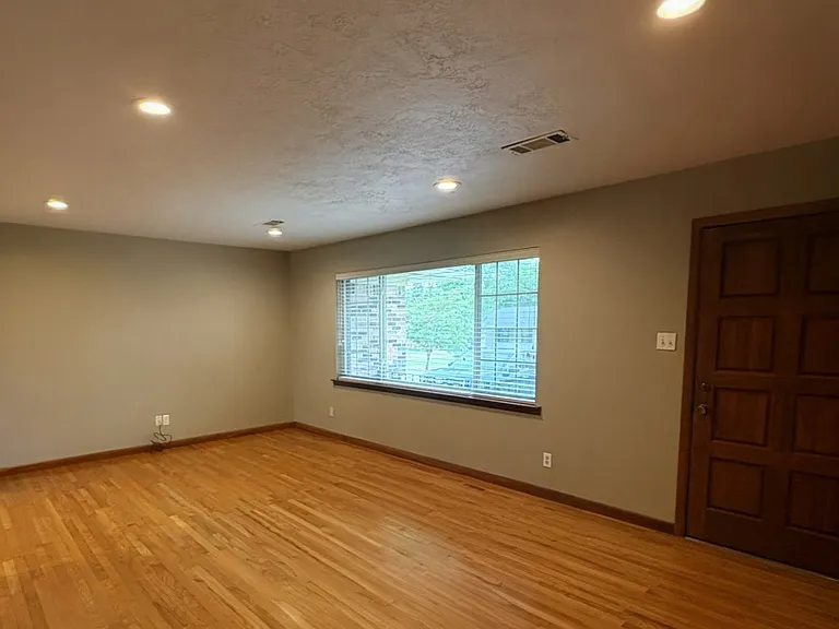 3700 Dallas St — Photo 4