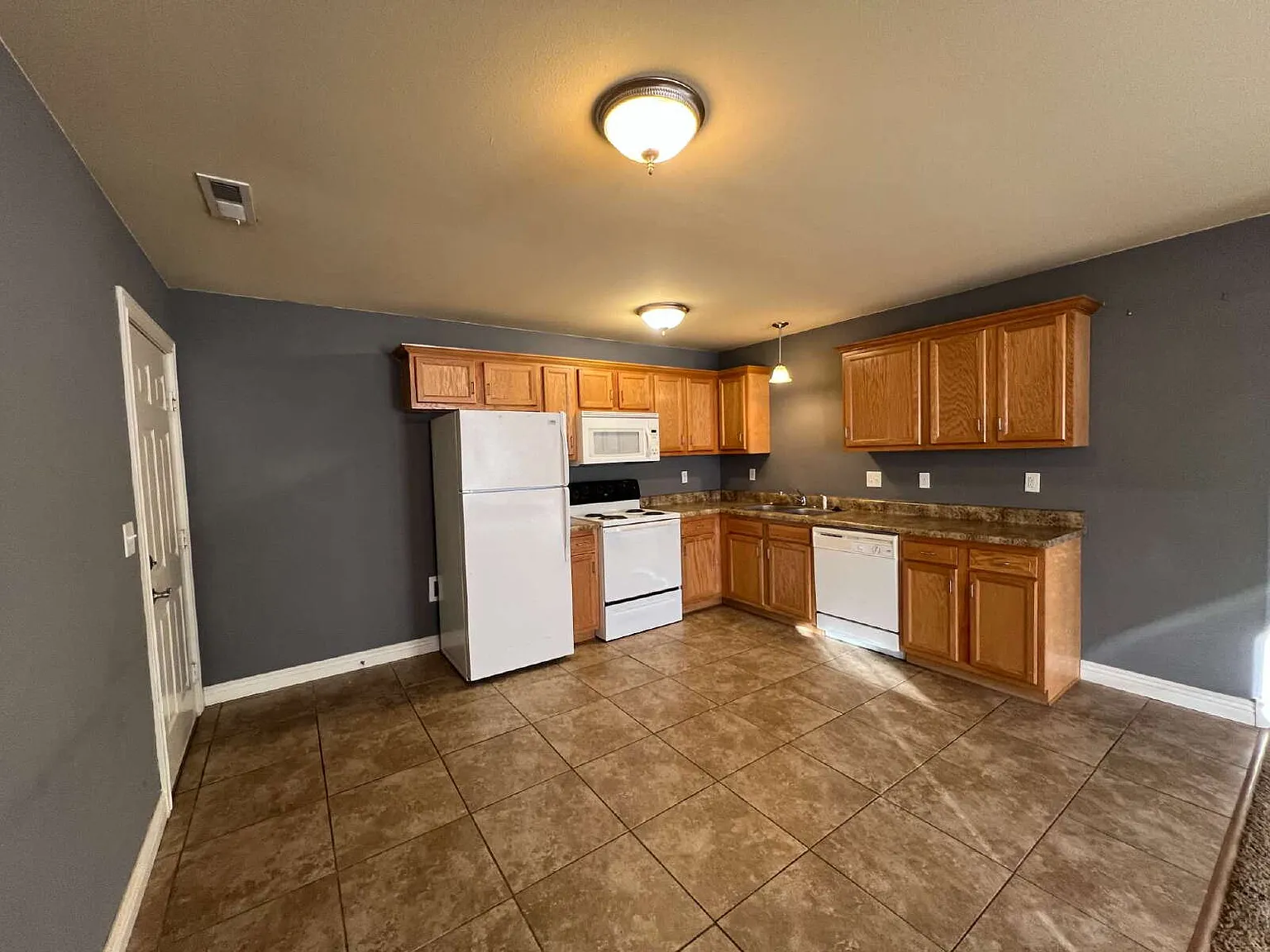 3 bed, 2.0 bath, $1,325 — Photo 3