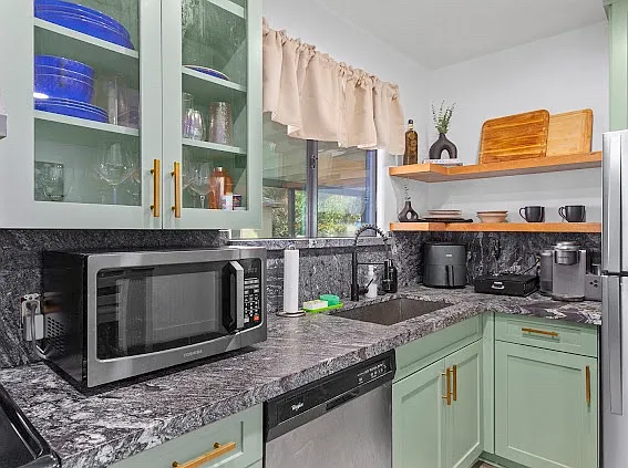 1207 E Minnezona Ave — Photo 12