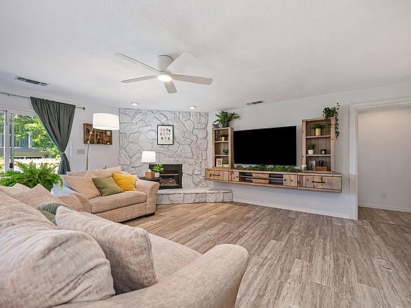 5th image of 250 Herrington Dr