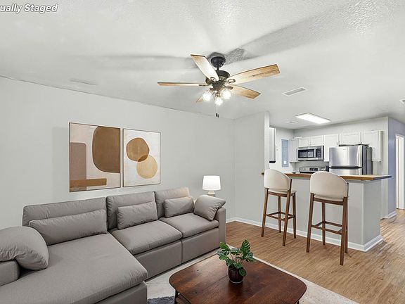 3rd image of 1415 Charlotte St #242