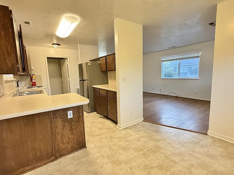 966 S Glendale St — Photo 10