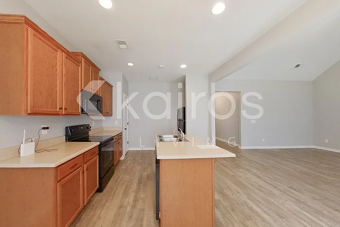 8005 Shadesbrook Dr — Photo 8