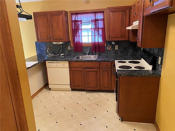 3rd image of 726 Avenue C