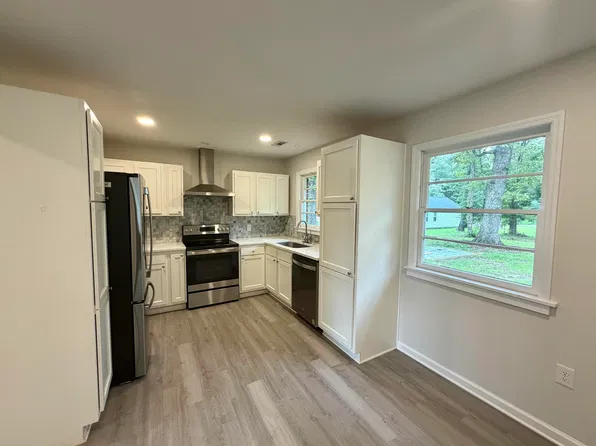 1104 Langdoc St, Moncks Corner, SC 29461