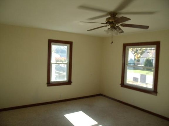3rd image of 1602 S Kneer Ave