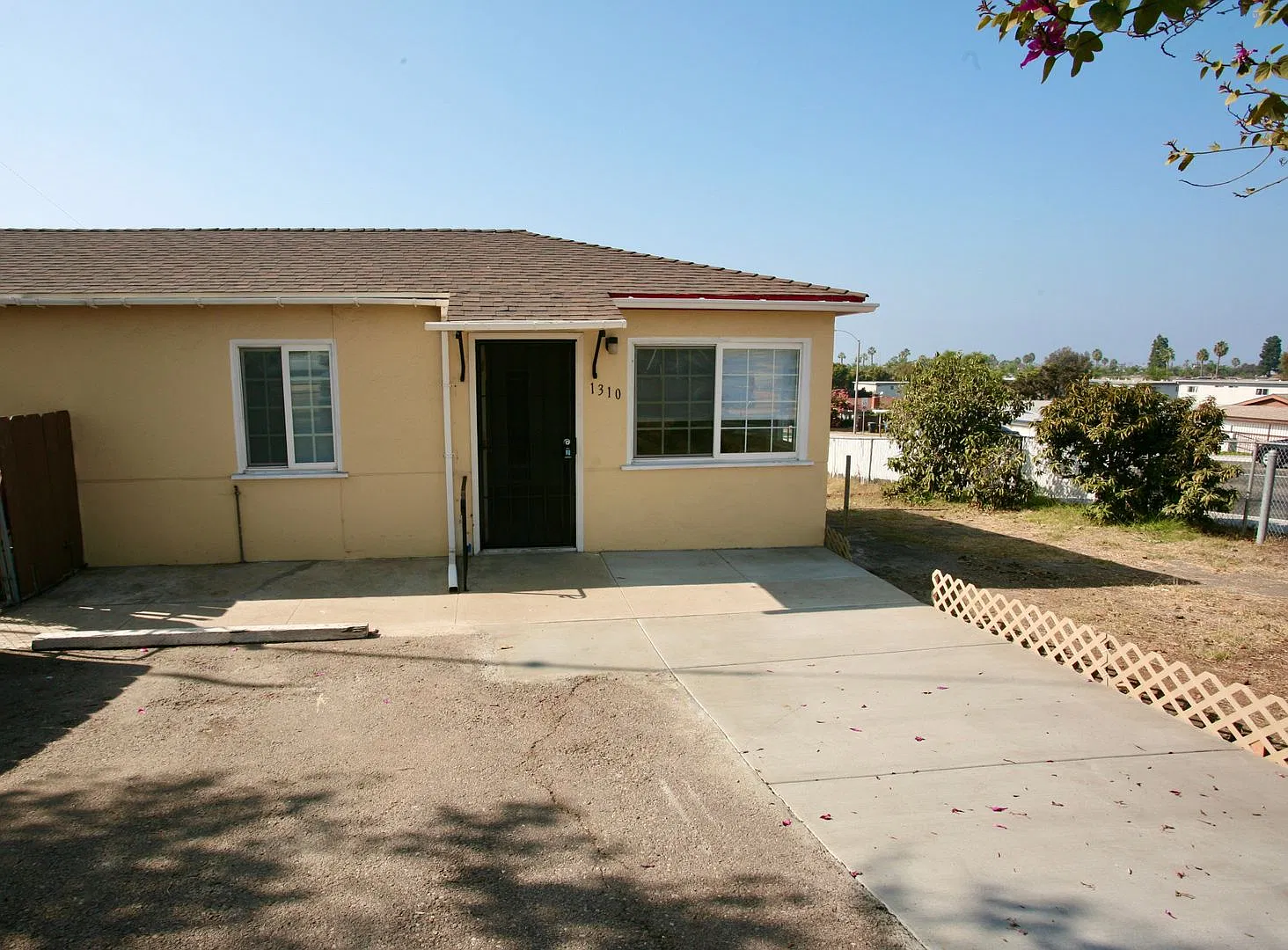 1Br 1Ba Duplex — Photo 1