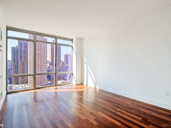 333 East 91st Street image 3 of 16