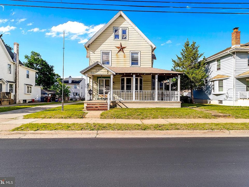 1st image of 709 Bridgeboro St