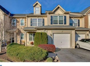 102 Tree Top Ct, Warminster, PA 18974