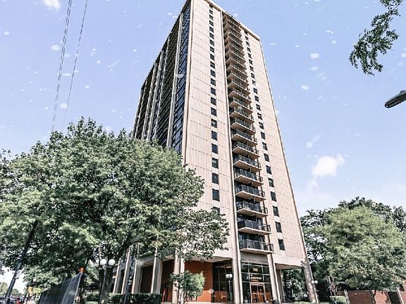 2nd image of 2605 S Indiana Ave Unit 1607