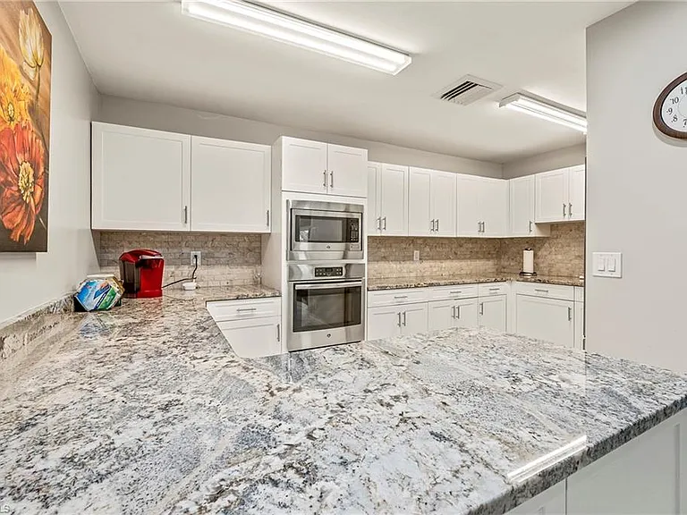 6687 Huntley Ln S — Photo 34