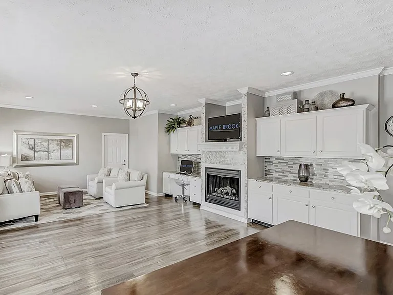 Maple Brook Apartments — Photo 10