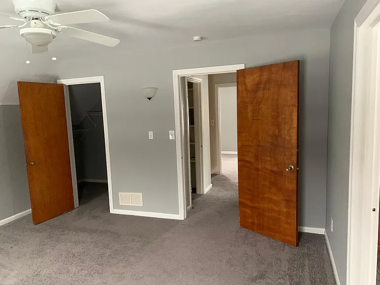 310 W Delaware Ave — Photo 23